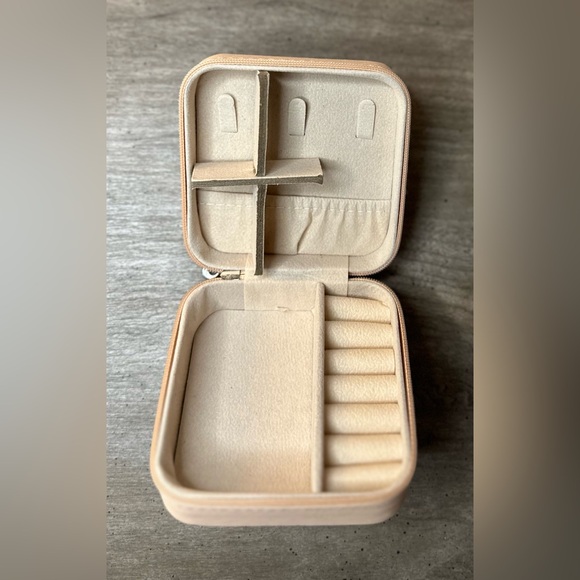 Jewelry - Light Pink Travel Jewelry Organizer NWOT